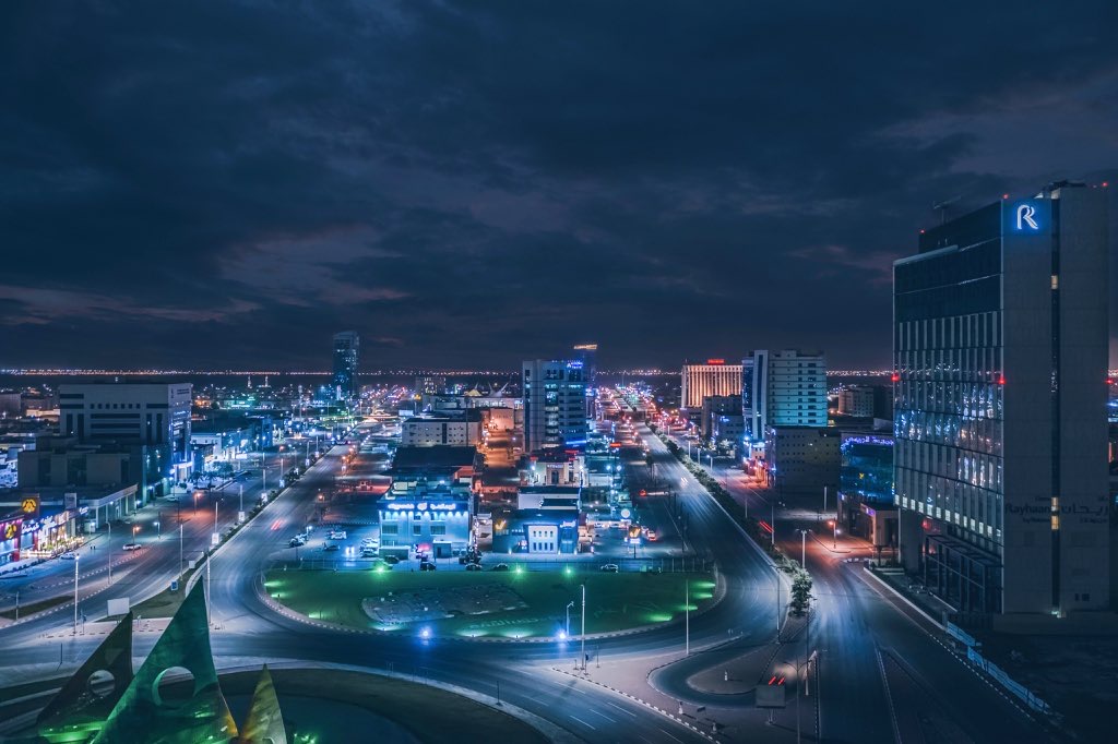 Dmm_projects's tweet image. نمو كبير في الحركة التجارية في #الدمام حيث أصدرت بلدية الدمام أكثر من 1157 رخصة تجارية جديدة خلال شهر اكتوبر الماضي مع تجديد 2573 رخصة في مختلف الأنشطة .