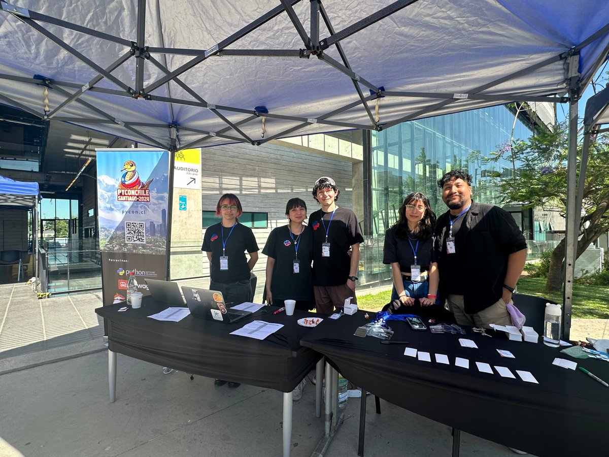 Python Chile tweet media