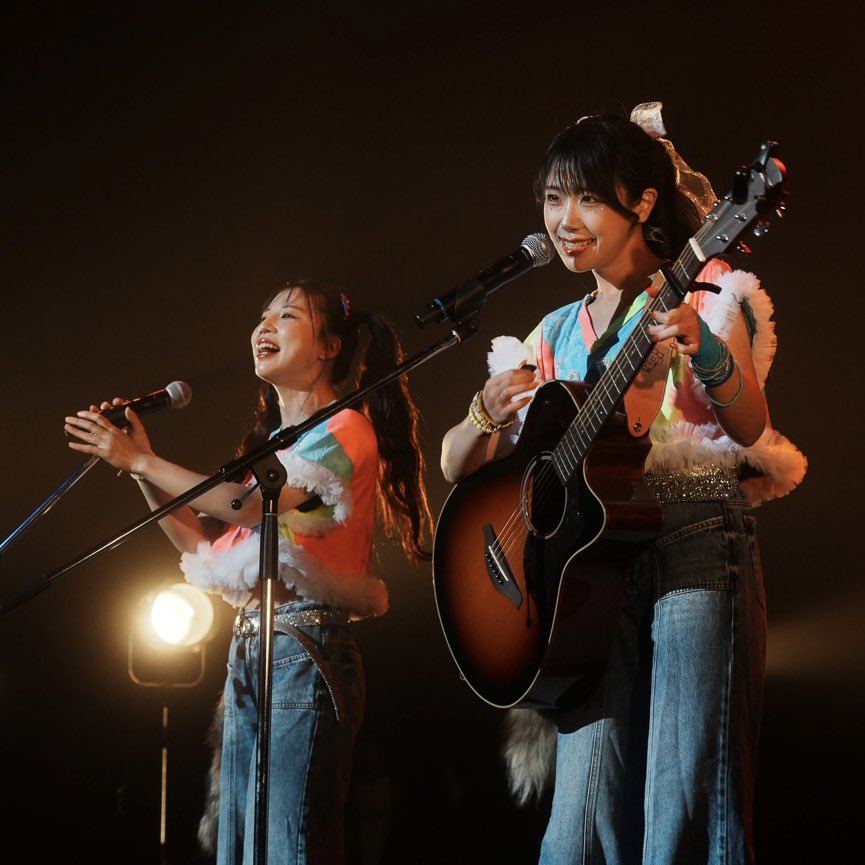 monyusode's tweet photo. 【もにゅそで4周年🎉】
12月1日はもにゅそで誕生の日！
今日で結成から丸4年になります😘🌻
沢山の皆様の応援のおかげで今のもにゅそでがあります🫶💓出会ってくださった皆様、本当にありがとうございます！

これからも変わらず挑戦し続けて参りますので、黙ってもにゅそでについて来い！
(騒がしいのも大歓迎🙆‍♀️)
ということで、5年目も何卒よろしくお願い致します✨
#知らんけど

#もにゅそで4周年