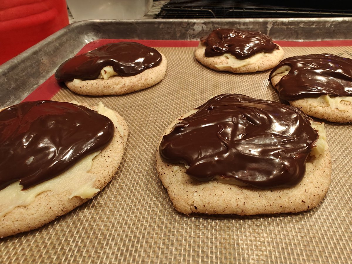 College football food fusion week 14

UConn @ UMass

Boston Cream Snickerdoodles 

Fun fact, snickerdoodles are the state cookie of Connecticut!