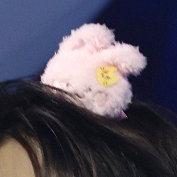 THEY HAVE THE SAME FACE😭😭