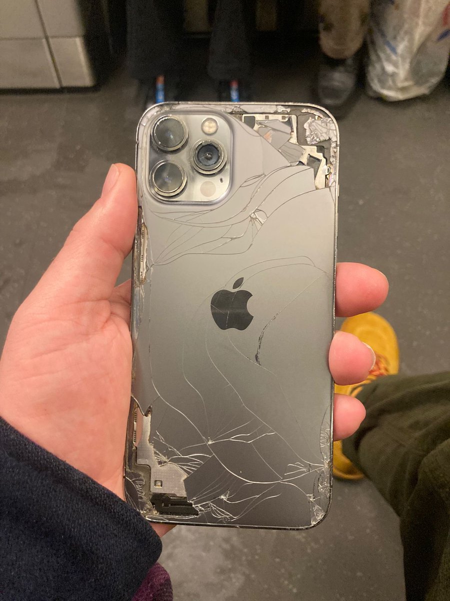 GaReth_Rutter's tweet image. My phone, like me is broken. 
But still works.