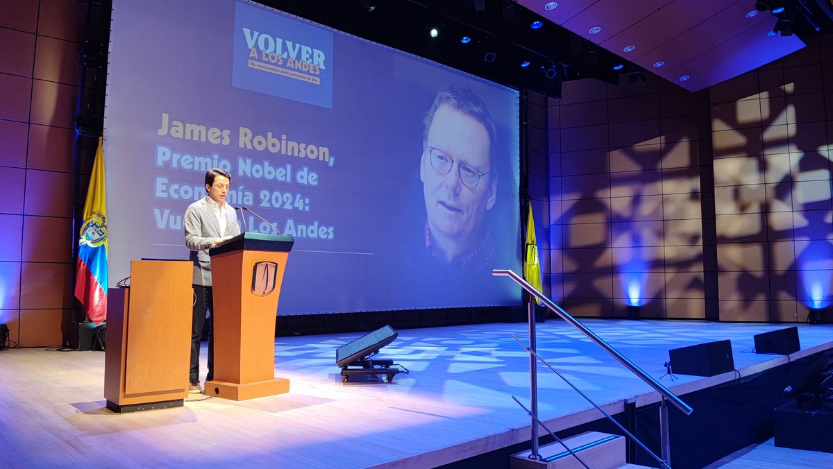 EconomiaUAndes's tweet photo. James Robinson, Nobel de #Economía 2024, vuelve a @Uniandes #VolverALosAndes
Siga la transmisión: 
👉 https://t.co/Jn6YrZIzBv https://t.co/78uSdtykCx
