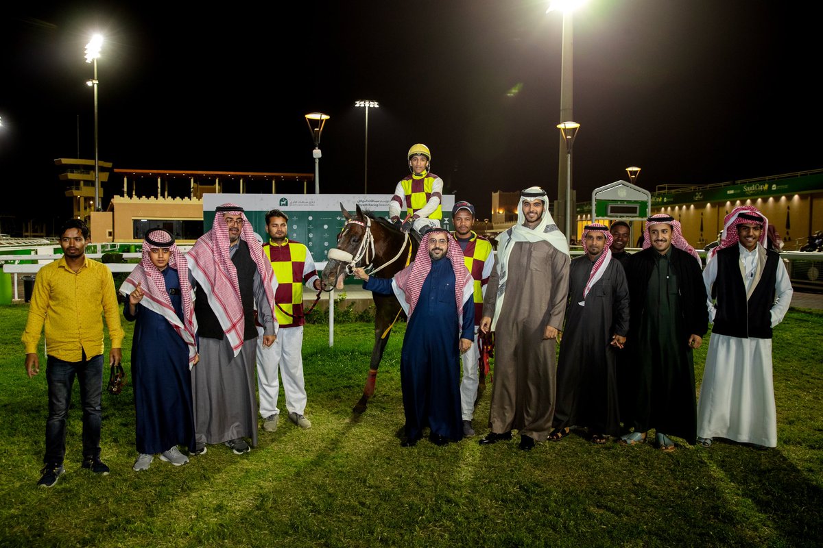 #موسم_سباقات_الرياض
#الحفل_60
#الشوط_7
الفائز: التوحيدي |السعودية | ابن OFFICIAL VISIT
المالك: سلطان حمد سلطان المطيري
المدرب: محمد المشرافي
الخيال: اياد الطريسي
المنتج: اسطبل الرواد
الزمن: 1:40:00
المسافة: 1600 م
#صحيفة_الفروسية