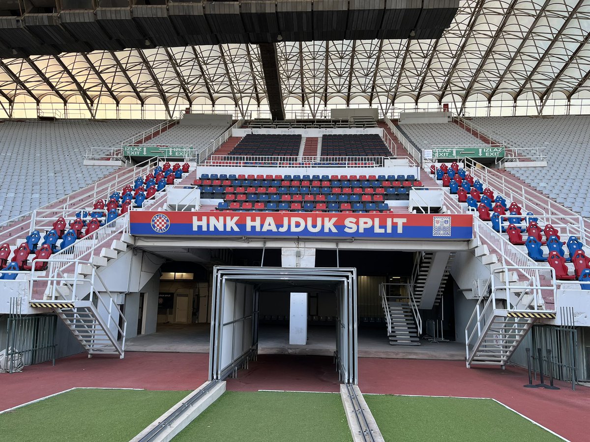 Groundhoppen Hajduk Split. Prachtig verouderd stadion uit 1979. Nog geopend door Tito zelf. <a href="/Dirk_vanderMeij/">Dirk van der Meij</a>
