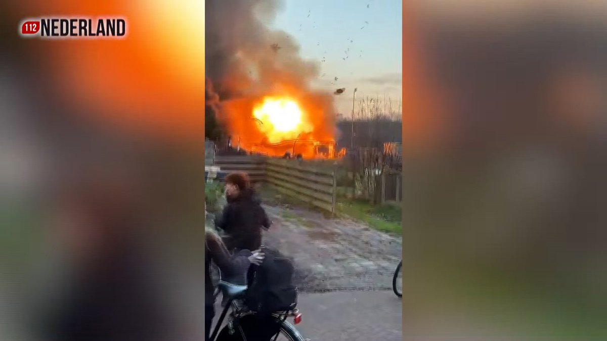 Grote brand met meerdere explosies in garageboxen