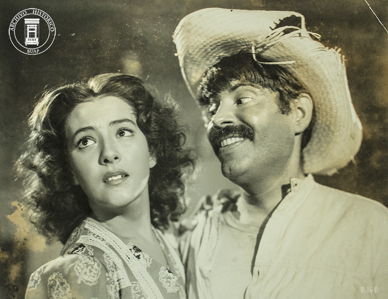 NPMatu's tweet photo. El cine de Silvia Pinal recorre géneros, estratos sociales y con ello obtiene el reconocimiento de la crítica y el amor del público.

Del cine popular, a los festivales internacionales, del arrabal a las mansiones. El cine de Silvia, es el de un México en construcción. (1/3) https://t.co/4yMejW9Mnj