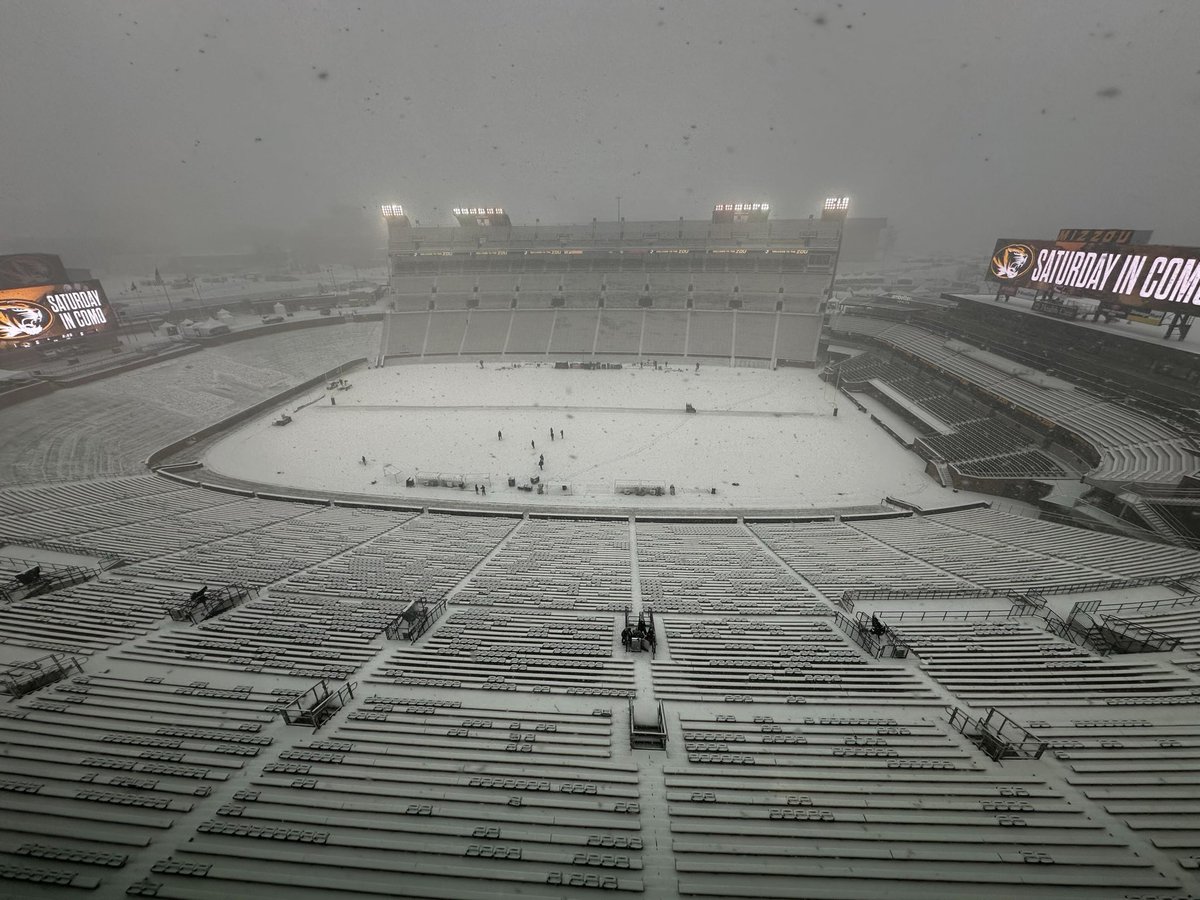 HogsPlus's tweet photo. Football weather 🏈❄️ https://t.co/5F4FMCk6f0