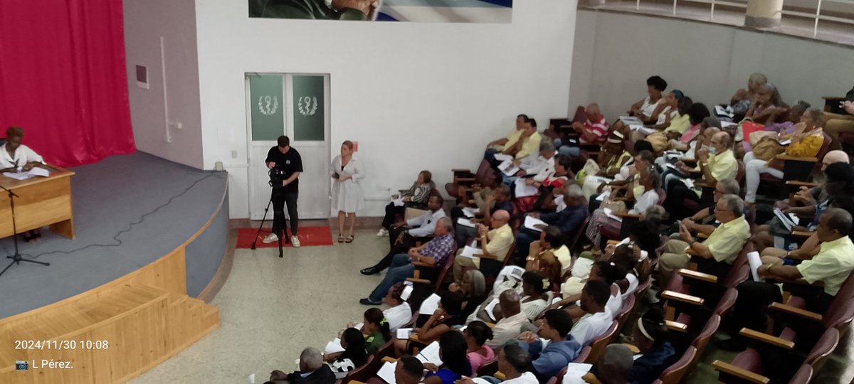 LeodanPerez349's tweet photo. Con la presencia del Presidente de la #ANPPCuba, Esteban Lazo Hernández, sesiona la Asamblea Municipal del Poder Popular de Arroyo Naranjo.
#ArroyoSeMueve
🇨🇺🇨🇺 https://t.co/6AfFTcWhFQ
