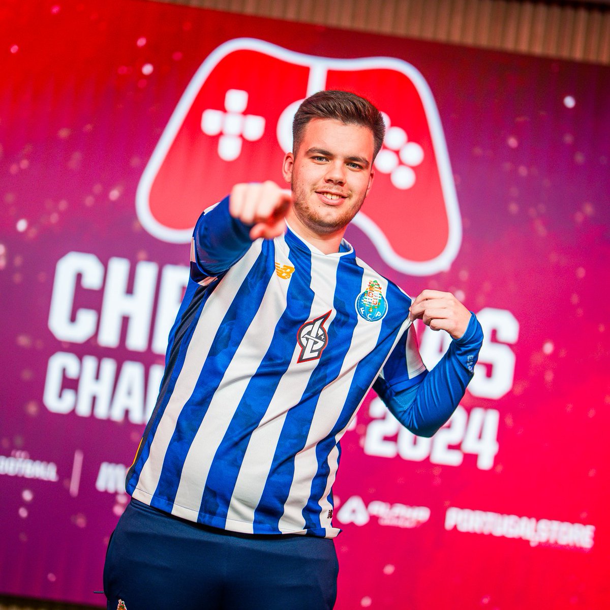 𝗦𝗘𝗠𝗜𝗙𝗜𝗡𝗔𝗟𝗜𝗦𝗧𝗔𝗦! 🎄🏆 <a href="/bernasfigue5/">Bernardo Figueiredo</a> e <a href="/diogo_silva33/">Diogo Silva</a> garantem o top-4 e vão disputar um lugar na final! 

Em direto 👉twitch.tv/fpfportugal

#FPFChristmasChallenge