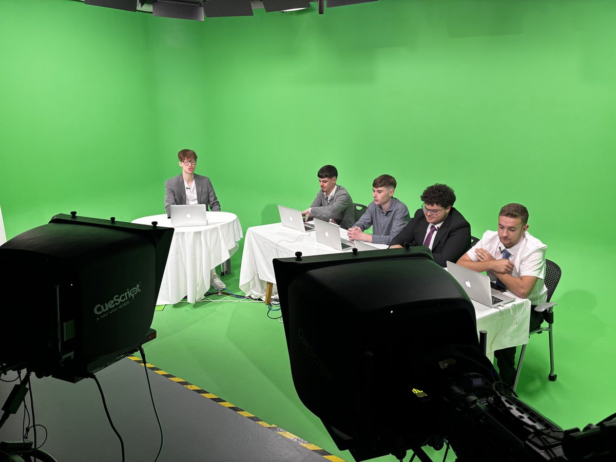 SolentSportsJ's tweet photo. It’s our @SolentSportNews #SoccerSaturday!! Watch or listen to the second half of today’s action with us!!! 

TV 📺 https://t.co/9y80tKGrSf

Radio🎙️ https://t.co/l45lw9UHAX 

@SolentUni @BJTC_UK https://t.co/Q6HBxGVN2J