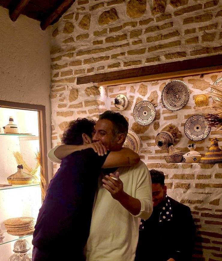 Que bien lo pasé ayer en Córdoba con mi primo <a href="/NaniCortesOfici/">Nani Cortés</a> cantó pa rabiar y luego con el maestro y Genio del cante el Tío Pele, ya no se puede cantar más gitano, más personal y genial, y siempre con mi compadre <a href="/thesonanta/">Jesús Núñez(jesuli)</a> que ayer tocó increíble. 
Bendiciones 🙏🏽