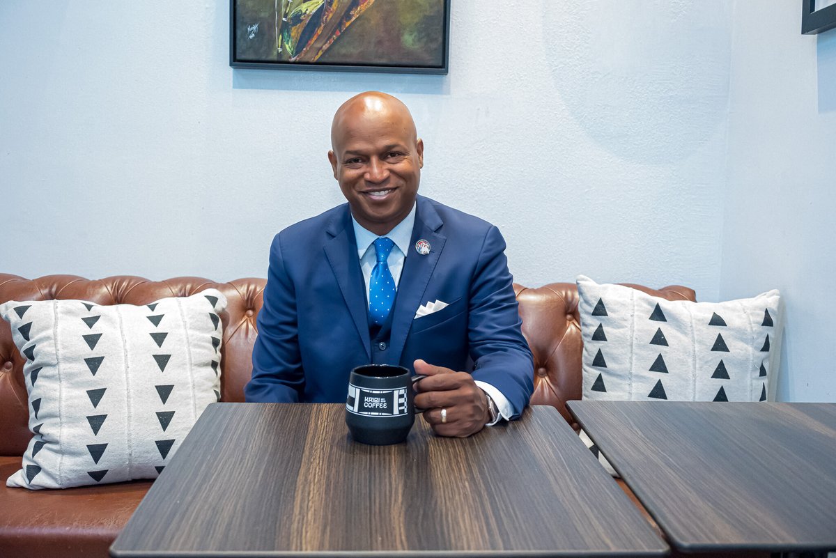 ChrisWelch_JD's tweet photo. This #SmallBusinessSaturday, let’s support the heart of our neighborhoods—our local businesses! Shopping local boosts the economy, and builds strong, vibrant communities.
#UpLiftIL #SupportSmallBusiness https://t.co/NpZ2JzZxVd