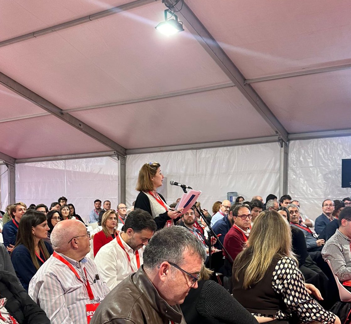 psibpsoe's tweet image. 💪🌹La feina no atura!

📝 Moment de debatre idees per definir el full de ruta per als pròxims anys