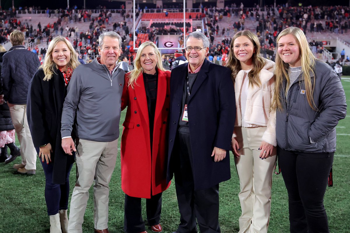 GovKemp's tweet image. Congrats to @GeorgiaFootball on your hard fought victory and for keeping the Governor’s Cup in Athens for another year.

Incredible showing by @GeorgiaTechFB in an impressive competition. Looking forward to next year in Atlanta!