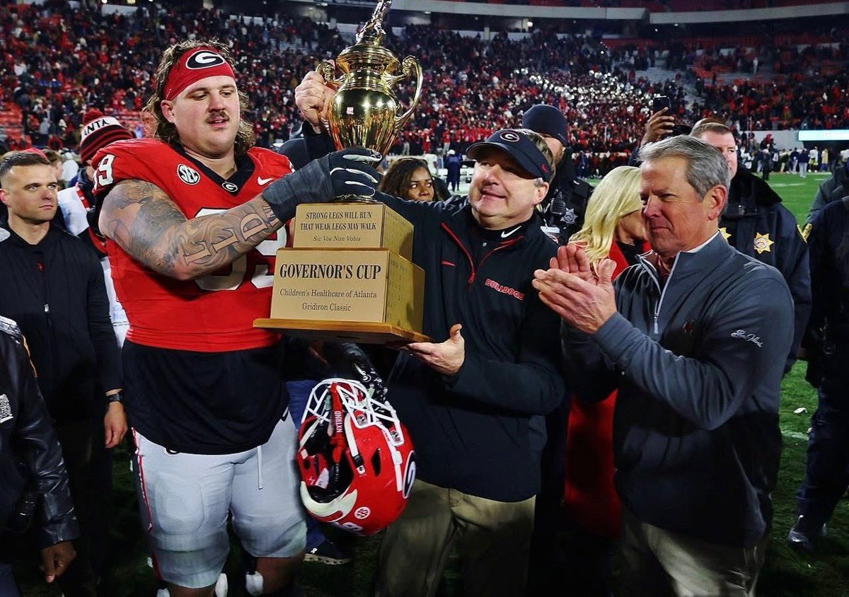 GovKemp's tweet image. Congrats to @GeorgiaFootball on your hard fought victory and for keeping the Governor’s Cup in Athens for another year.

Incredible showing by @GeorgiaTechFB in an impressive competition. Looking forward to next year in Atlanta!