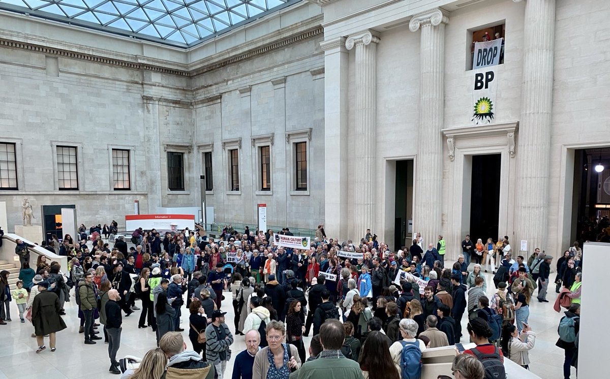 RealMediaGB's tweet photo. 🎶 Singers from all around the country formed a huge #ClimateChoir at the #BritishMuseum this afternoon telling them to #DropBP sponsorship deal. https://t.co/lciMjFmYrP