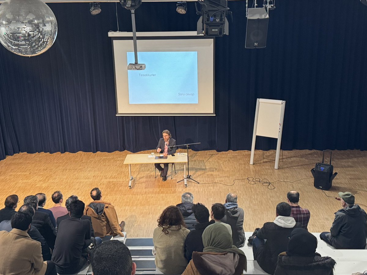 haltinors's tweet photo. Fethullah Gülen ve Aksiyon konulu konferansta soru cevap bölümüne geçildi. Sorunuz varsa iletebilirim. 
@ismailMSezgin https://t.co/fFL7ImD3Kk