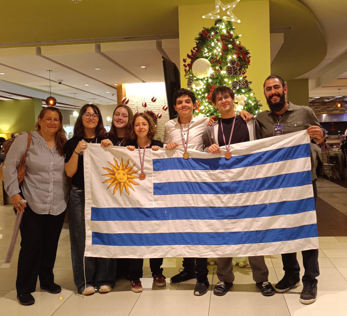Uruguay regresa con tres medallas y una mención de honor en la Olimpiada Latinoamericana de Astronomía y Astronáutica Costa Rica OLAA 2024
Felicitaciones 🏅
Federico Mendez: oro y mejor puntaje total
Camila Martín: bronce
Agustín Nuñez: bronce
Fiorella Amatti: mención
<a href="/olaa_astro/">OLAA</a>