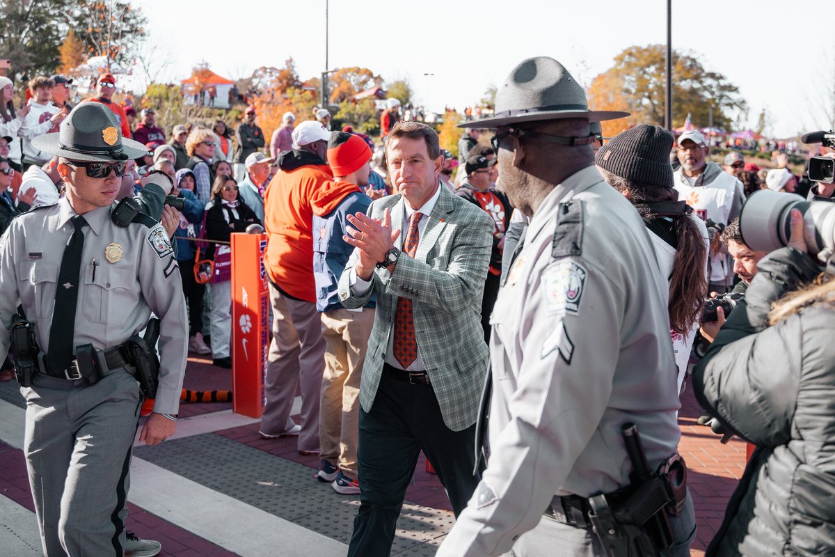 CUSportsMedia's tweet photo. Pregame Photo Tiger Walk Gallery
----
#ClemsonVsSCAR #clemson #clemsonfootball #CLEMvSCAR  #PalmettoBowl https://t.co/l5u6uhCcYi