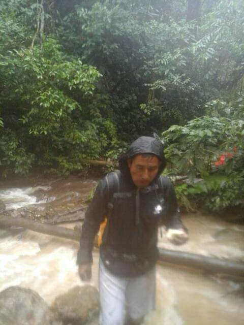 Pedro_vrae's tweet photo. Nuevamente #mineros ilegales #ecuatorianos y #colombianos armados, invaden territorio #peruano por la zona de Cumpana, dist El #Cenepa prov Condorcanqui (#Amazonas). Según nativos del lugar, los invasores operan con 10 excavadoras y otro número similar de dragas. https://t.co/DSab0rrxS3