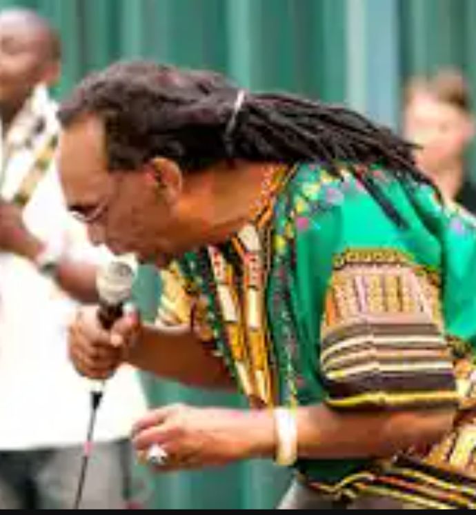 I had no idea there were principled people in this weird society. I single out Thomas Tafirenyika Muchadura Mapfumo. Big up Mukanya Gandanga. RETWEET if you agree with me.