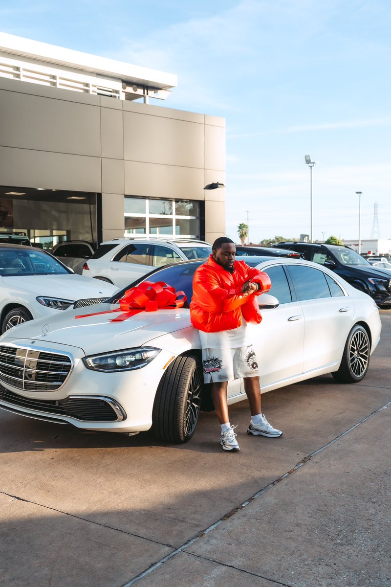 Ceepns's tweet photo. I love acting broke then popping out with not so broke stuff🥰😅 
#NewCar https://t.co/2gxJWP4nju