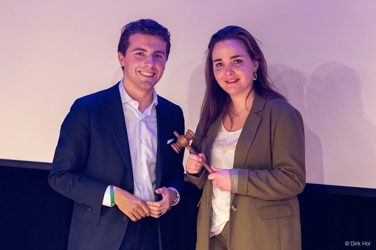 kevinklinkspoor's tweet photo. It's a wrap! @JoanneSloof is de nieuwe landelijk voorzitter van het @CDJA.

Dank aan alle leden voor het vertrouwen in de afgelopen jaren. Het waren prachtige en intensieve jaren. Ik hoop dat ik het vertrouwen heb terug kunnen geven en waar heb kunnen maken.

Alle succes! 💚 https://t.co/LmyaQ4OBNu