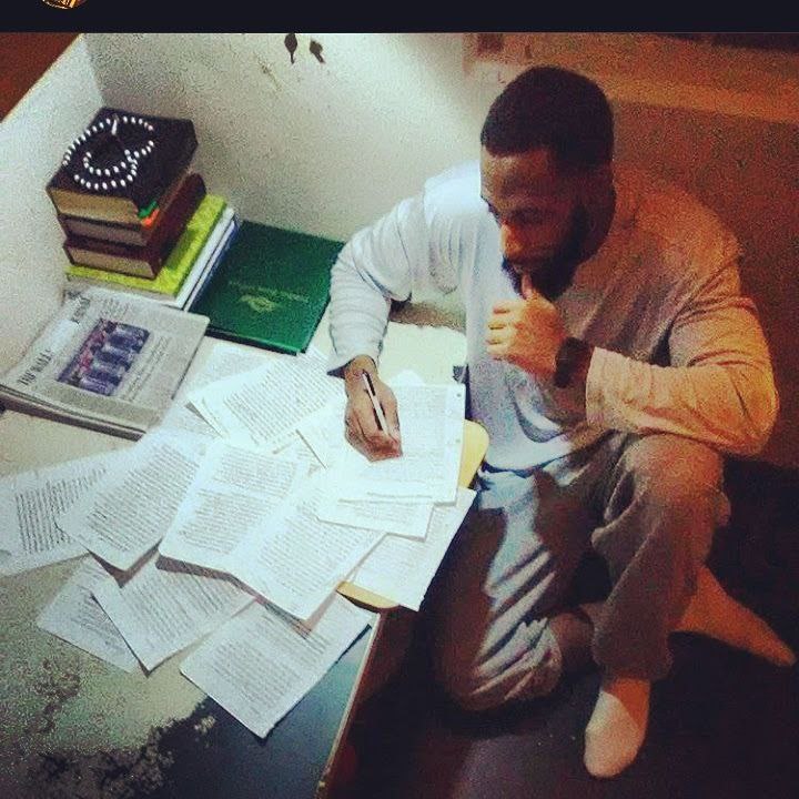 pharaidon's tweet image. you're missing the most unique lore out there:

first meme coin launched from prison 🏴‍☠️

we are all locked in with the dev 🔐

@_DropoutBearsol

#dropout #freerondo

ca: 67cGxJEps6AAWYujg2Ag6n3HuRCa7cWuTcDGwj5Rpump