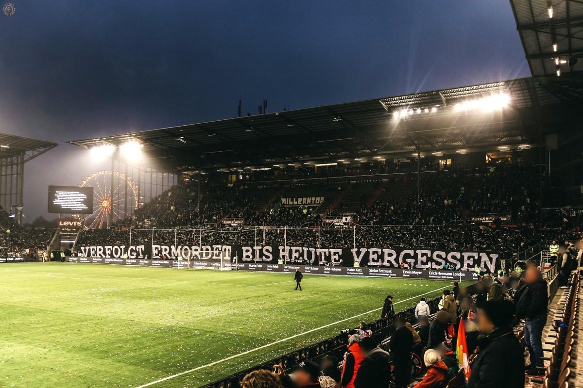 UltraFCSP2002's tweet image. Unsere Fotos vom Heimspiel gegen FC Bayern München sind online. #fcsp usp.stpaulifans.de/copper/thumbna…
