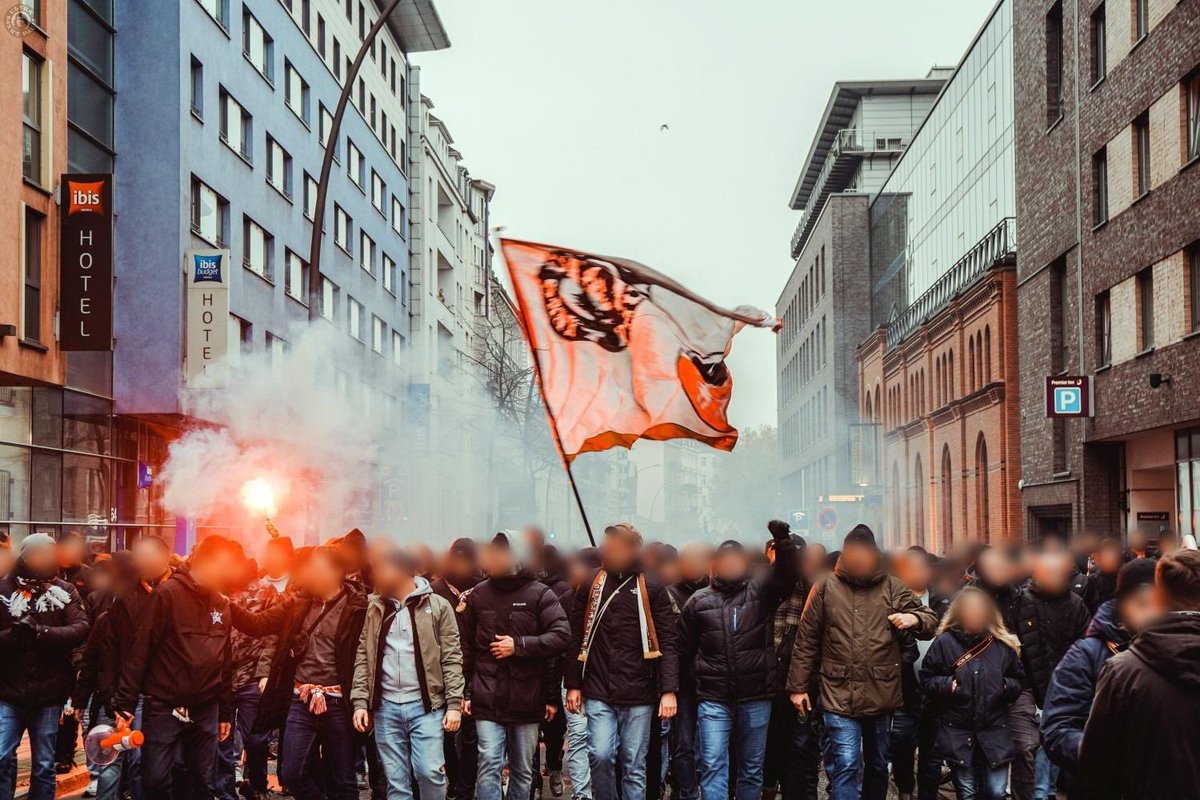 UltraFCSP2002's tweet image. Unsere Fotos vom Heimspiel gegen FC Bayern München sind online. #fcsp usp.stpaulifans.de/copper/thumbna…