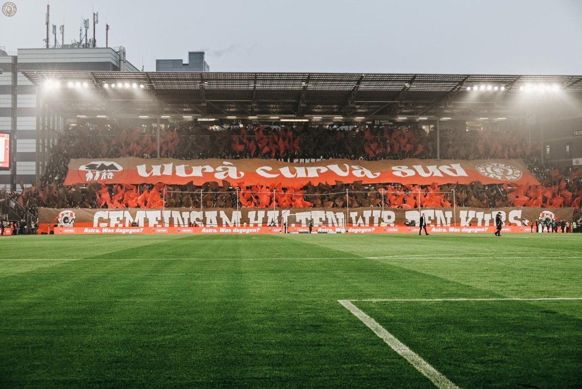 UltraFCSP2002's tweet image. Unsere Fotos vom Heimspiel gegen FC Bayern München sind online. #fcsp usp.stpaulifans.de/copper/thumbna…