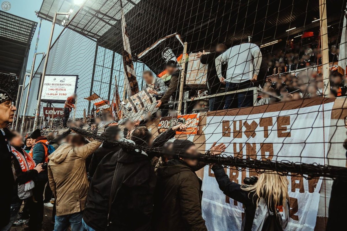 UltraFCSP2002's tweet image. Unsere Fotos vom Heimspiel gegen FC Bayern München sind online. #fcsp usp.stpaulifans.de/copper/thumbna…