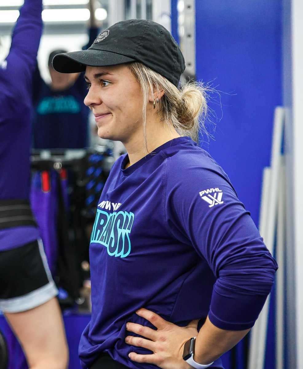Luc Provençal (@luc_provencal) on Twitter photo 29/11/24 : 🥅🏒Emmy Fecteau de #stodilon signe un contrat de 3 ans avec <a href="/PWHL_NewYork/">New York Sirens</a>. Toutes mes félicitations! 🤩 Bonne chance dans ce nouveau défi. Elle portera le...#29! On se demande pourquoi ha ha! 🤣 #beaucenord 29/11/24 : 🥅🏒Emmy Fecteau de #stodilon signe un contrat de 3 ans avec <a href="/PWHL_NewYork/">New York Sirens</a>. Toutes mes félicitations! 🤩 Bonne chance dans ce nouveau défi. Elle portera le...#29! On se demande pourquoi ha ha! 🤣 #beaucenord