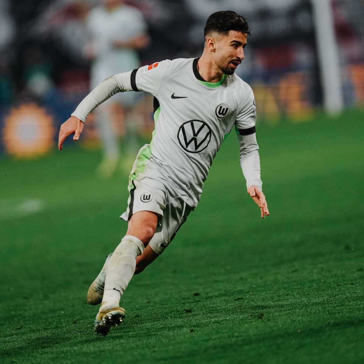 VfLWolfsburg_EN's tweet photo. THANK YOU ALGERIA! 👏 🇩🇿 @LesVerts

🔥 MOHAMED AMOURA 🔥 https://t.co/r7j3ILkLjA
