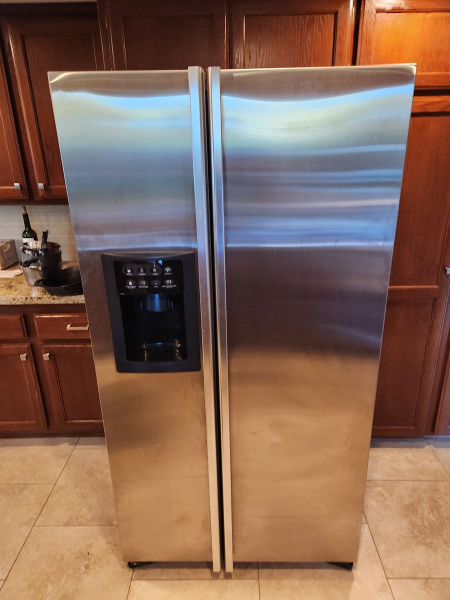 repair_sandiego's tweet image. A damaged refrigerator door seal = higher bills, spoiled food, &amp;amp; frost issues. 🚨 Replace it on time to save energy &amp;amp; extend your fridge’s life!
Need help? Contact Home Appliance Service Center for professional service. 🛠 Call now!
#HomeApplianceCare #FridgeTips
