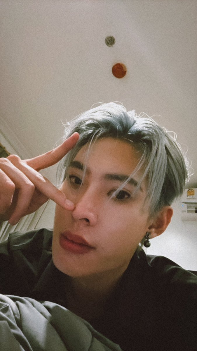 TutorKrp's tweet photo. ผมเทาา อีส แบ็คค !! 🩶

#TutorKrp #MyPlaneTT https://t.co/X69bFUUUDc
