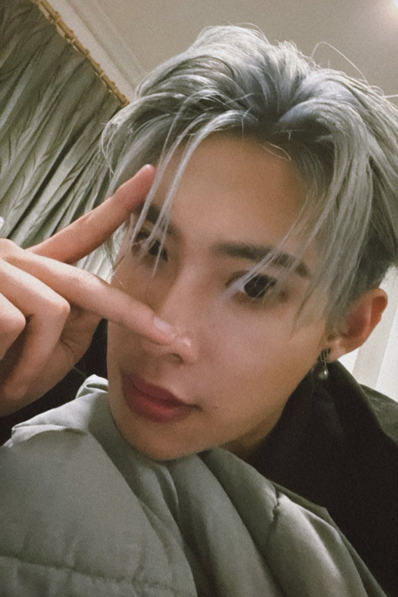 TutorKrp's tweet photo. ผมเทาา อีส แบ็คค !! 🩶

#TutorKrp #MyPlaneTT https://t.co/X69bFUUUDc