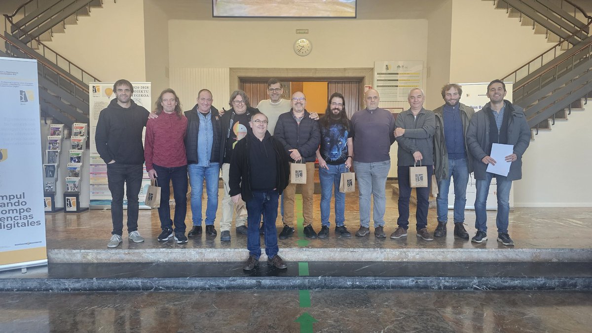 Esta semana nos han acompañado profesores de <a href="/JuanCierva30/">IES Juan de la Cierva</a> de Madrid y del IES Maria Moliner de Segovia. Colaboramos en un proyecto de innovación MEFP.
Un placer compartir estos días con vosotros. <a href="/FPeuskadi/">FPeuskadi</a> <a href="/antonio_guirao/">Antonio Guirao</a> <a href="/FremiroRemiro/">Fernando Remiro</a> <a href="/FPdonboscoLH/">CIFP Don Bosco LHII</a> <a href="/elektronikadb/">Elektronikadb</a>