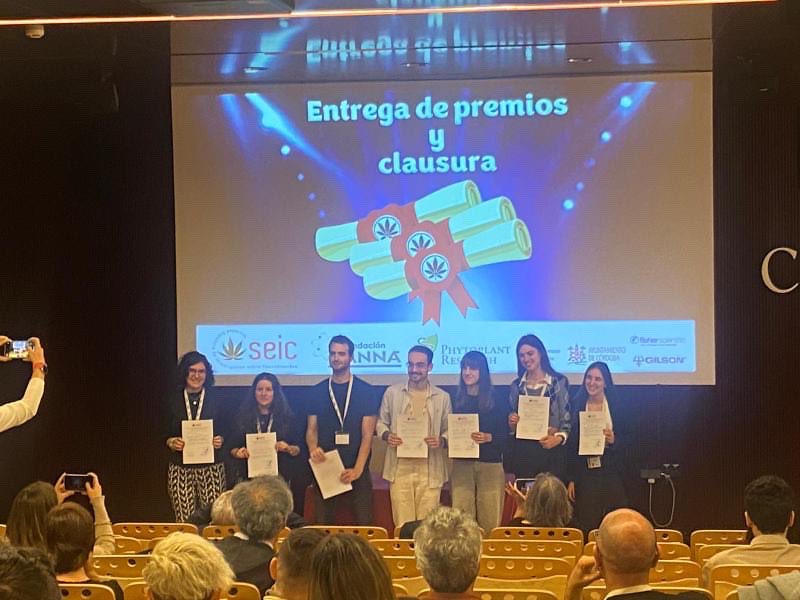 lu_delos's tweet photo. Really grateful and happy to be awarded with one of the best oral communications at @SEICannabinoide. It was always a pleasure to present our results here. Congrats to all the others awarded!! @OzaitaLab @UPFbiomed https://t.co/x83yDOoSNr