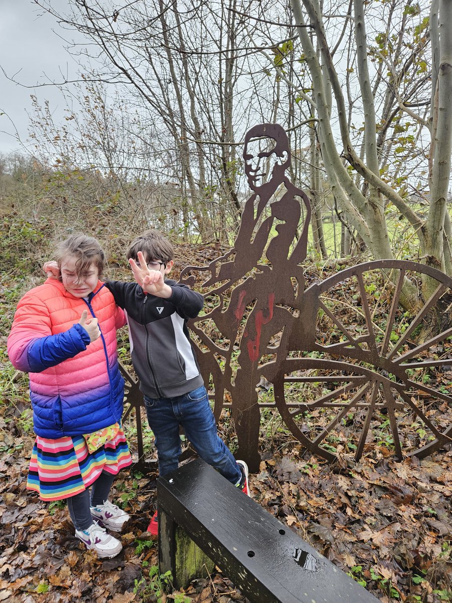 lincluden after school group tweet media