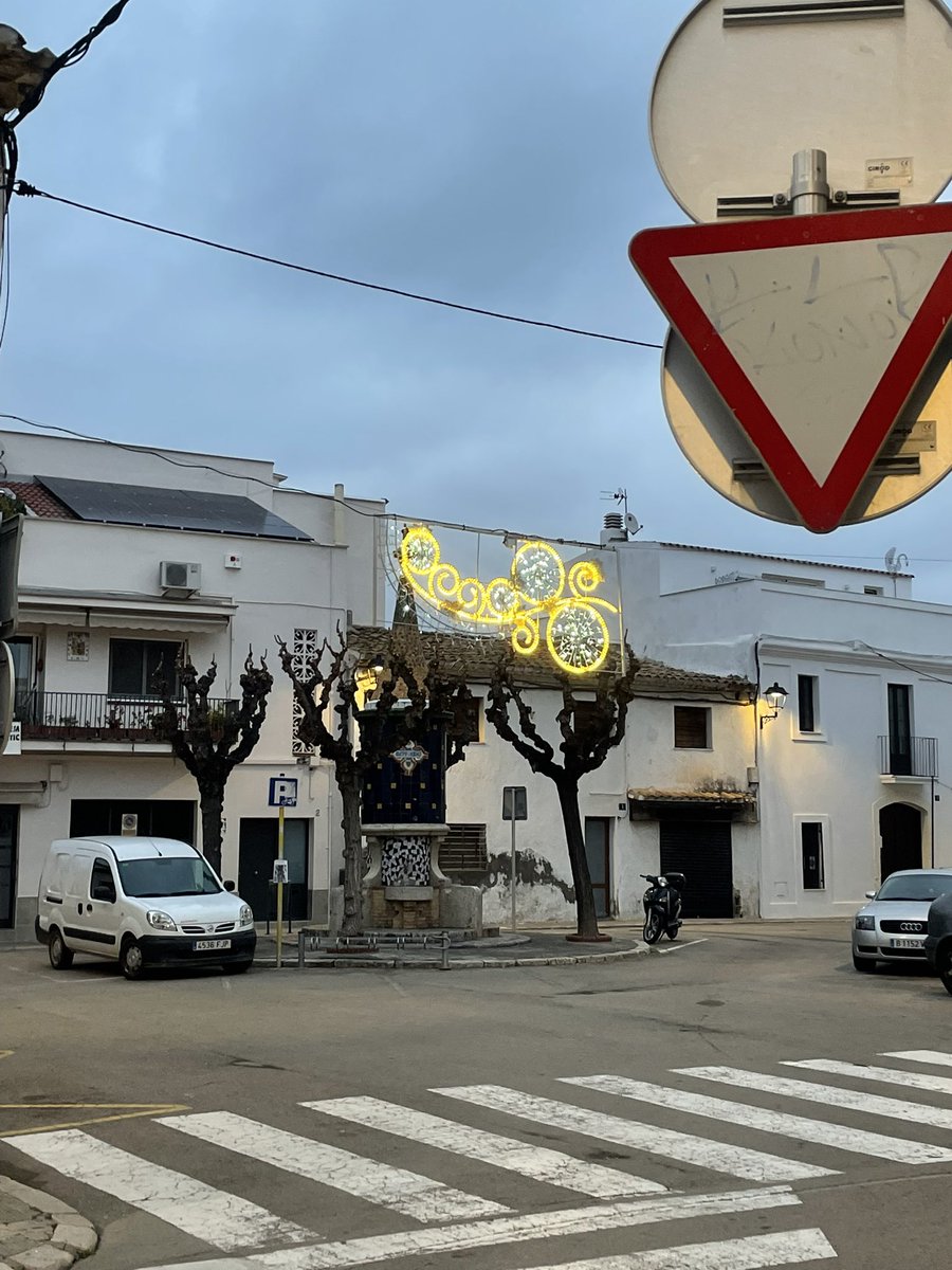 ja estan penjades les polles lluminoses
<a href="/santperederibes/">Sant Pere de Ribes</a> gracies un anys mes😍