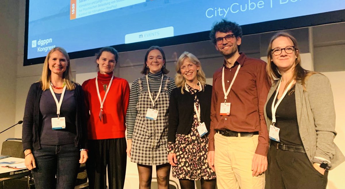 Eva-Lotta Brakemeier (@evalottabra) on Twitter photo Drei Tage im Zeichen der Wissenschaft💡Nach intensiver Klausurtagung des <a href="/WissRat/">Wissenschaftsrat</a> in Mainz ging es weiter zum DGPPN-Kongress nach Berlin 1⃣. Symposium: "Klimabezogene Belastungen" mit <a href="/SarahStapel6/">Sarah Stapel</a> & Paula Steingäßer, die aus ihrem Buch vorlas & von ihren Klimaängsten berichtete Drei Tage im Zeichen der Wissenschaft💡Nach intensiver Klausurtagung des <a href="/WissRat/">Wissenschaftsrat</a> in Mainz ging es weiter zum DGPPN-Kongress nach Berlin 1⃣. Symposium: "Klimabezogene Belastungen" mit <a href="/SarahStapel6/">Sarah Stapel</a> & Paula Steingäßer, die aus ihrem Buch vorlas & von ihren Klimaängsten berichtete