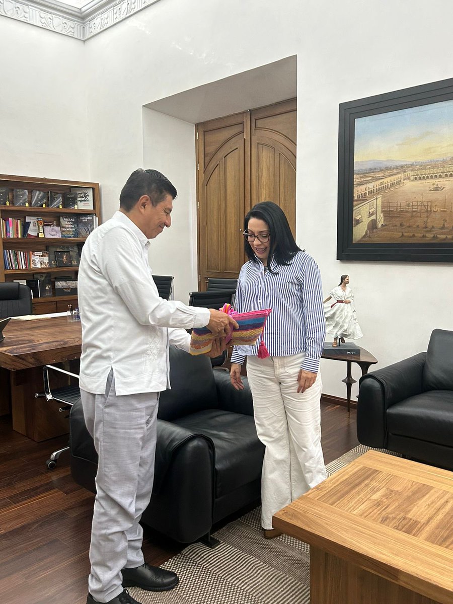 esthela_damian's tweet photo. Agradezco al Gobernador del Oaxaca @salomonj por su cálido recibimiento y por esta productiva reunión junto a @jesusromerooax, para presentarles las estrategias de prevención de las violencias.

Estamos convencidas que la estrategia de pacificación de la Presidenta @claudiashein darán resultados y trabajando de la mano con los estados serán un éxito.