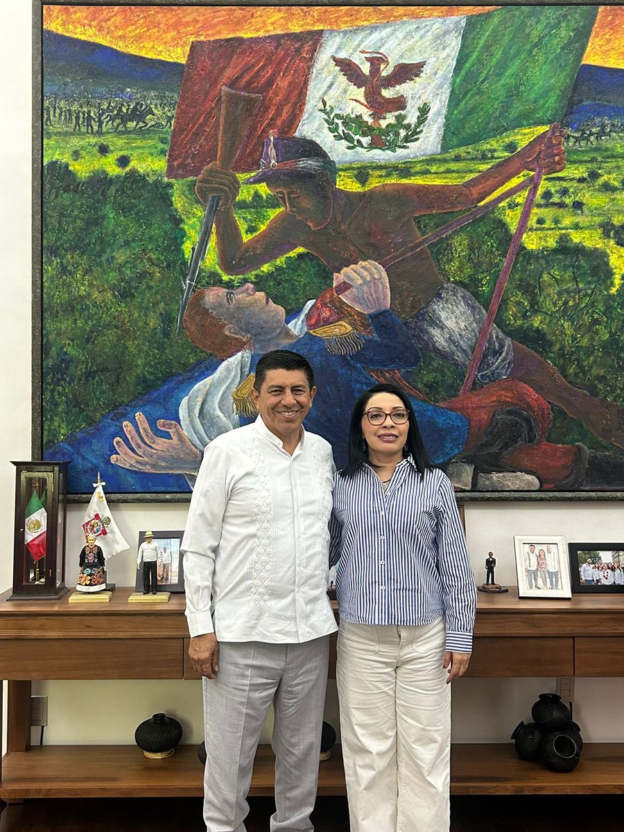 esthela_damian's tweet photo. Agradezco al Gobernador del Oaxaca @salomonj por su cálido recibimiento y por esta productiva reunión junto a @jesusromerooax, para presentarles las estrategias de prevención de las violencias.

Estamos convencidas que la estrategia de pacificación de la Presidenta @claudiashein darán resultados y trabajando de la mano con los estados serán un éxito.