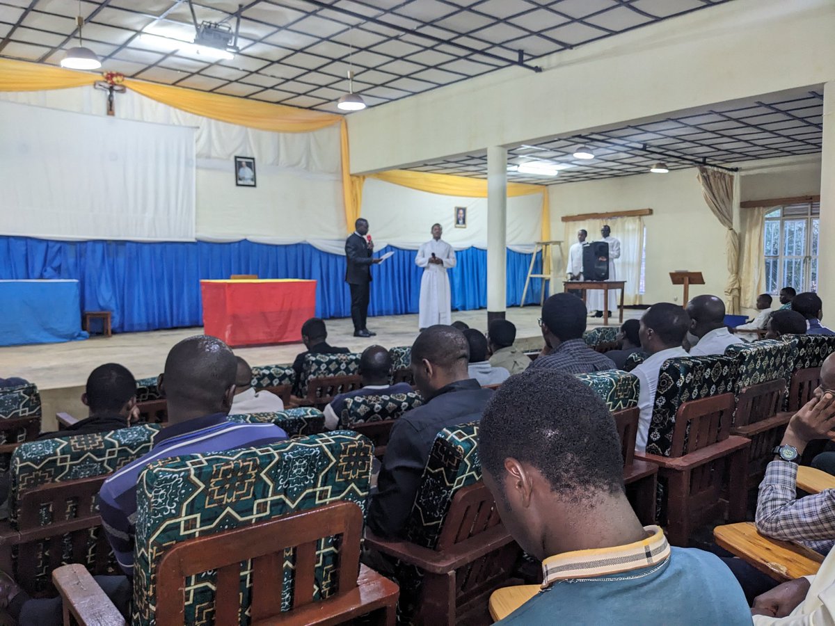 CerclePaul's tweet photo. Komite nshya igizwe na Théophile NSANGIRANABOSE (Président), Jean Claude DUSENGIMANA (Secrétaire) na JMV UWUBUTATU (Trésorier).
Turashimira abasoje imirimo: Diacre Jean Renovatus IRADUKUNDA (Président), Fratri Elaste IZIBYOSE (Secrétaire) na Servillien TUYISHIMIRE (Trésorier). https://t.co/QDPe1stv0D