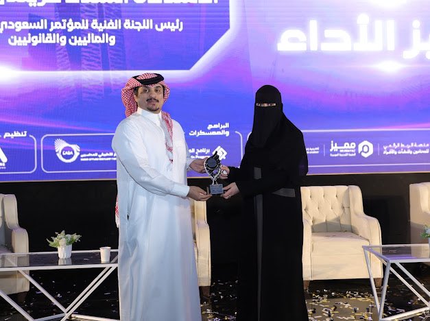 A_otb9's tweet photo. سُعدت بتكريمي بجائزة سفراء المحاسبة مسار تميز الأداء… 

أود أن أعبر عن خالص شكري وامتناني للقائد والداعم الأول لفريق إقرار ولجميع المحاسبين الأستاذ سعيد الشهراني @ALSHAHRANI_S_S https://t.co/5C5TvnEZTF