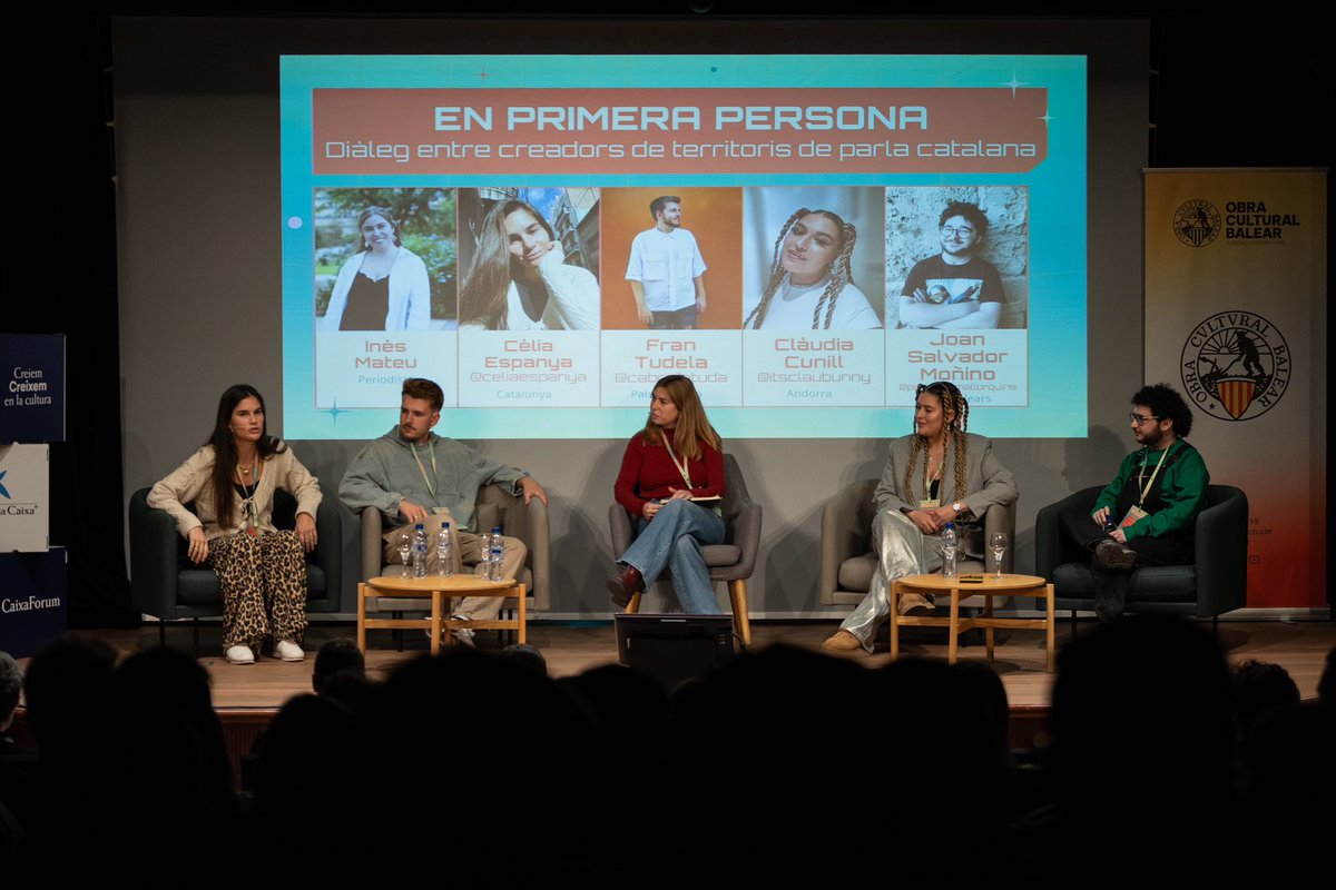 L’Aferrada (@aferradacat) on Twitter photo <a href="/ocbcat/">Obra Cultural Balear</a> <a href="/llabresfuster/">Antoni Llabrés Fuster</a> <a href="/tomeuriera81/">Tomeu Riera</a> <a href="/IEBalearics/">Institut d'Estudis Baleàrics</a> <a href="/joansansurgell/">Joan Sans Urgell</a> <a href="/GovernAndorra/">Govern d'Andorra</a> <a href="/VilaFx/">F. Xavier Vila</a> <a href="/gencat/">Generalitat de Catalunya</a> <a href="/ARiVigueras/">ARi Vigueras</a> @amic_acpg <a href="/AlbertSalas1981/">Albert Salas</a> <a href="/adriaserra/">Adrià Serra</a> <a href="/Jordifont/">Jordifont</a> <a href="/eugeniovinas/">Eugenio Viñas</a> <a href="/HolaMariola/">Mariola Dinarès i Quera</a> <a href="/IB3/">IB3</a> <a href="/som3cat/">3Cat</a> <a href="/crisalidestudio/">Crisàlide Studio</a> @puntCAT Continuam amb l’espai ‘En primera persona: diàleg entre creadors de territoris de parla catalana’. Una conversa molt interessant sobre la pròpia experiència de Cèlia Espanya, <a href="/cabrafotuda/">cabrafotuda</a>, <a href="/itsclaubunny/">Claubunny</a> i <a href="/p_mallorquins/">parlars_mallorquins</a>, moderat per <a href="/InesMateu/">Inès Mateu</a>.
#Aferrada2024 <a href="/ocbcat/">Obra Cultural Balear</a> <a href="/llabresfuster/">Antoni Llabrés Fuster</a> <a href="/tomeuriera81/">Tomeu Riera</a> <a href="/IEBalearics/">Institut d'Estudis Baleàrics</a> <a href="/joansansurgell/">Joan Sans Urgell</a> <a href="/GovernAndorra/">Govern d'Andorra</a> <a href="/VilaFx/">F. Xavier Vila</a> <a href="/gencat/">Generalitat de Catalunya</a> <a href="/ARiVigueras/">ARi Vigueras</a> @amic_acpg <a href="/AlbertSalas1981/">Albert Salas</a> <a href="/adriaserra/">Adrià Serra</a> <a href="/Jordifont/">Jordifont</a> <a href="/eugeniovinas/">Eugenio Viñas</a> <a href="/HolaMariola/">Mariola Dinarès i Quera</a> <a href="/IB3/">IB3</a> <a href="/som3cat/">3Cat</a> <a href="/crisalidestudio/">Crisàlide Studio</a> @puntCAT Continuam amb l’espai ‘En primera persona: diàleg entre creadors de territoris de parla catalana’. Una conversa molt interessant sobre la pròpia experiència de Cèlia Espanya, <a href="/cabrafotuda/">cabrafotuda</a>, <a href="/itsclaubunny/">Claubunny</a> i <a href="/p_mallorquins/">parlars_mallorquins</a>, moderat per <a href="/InesMateu/">Inès Mateu</a>.
#Aferrada2024