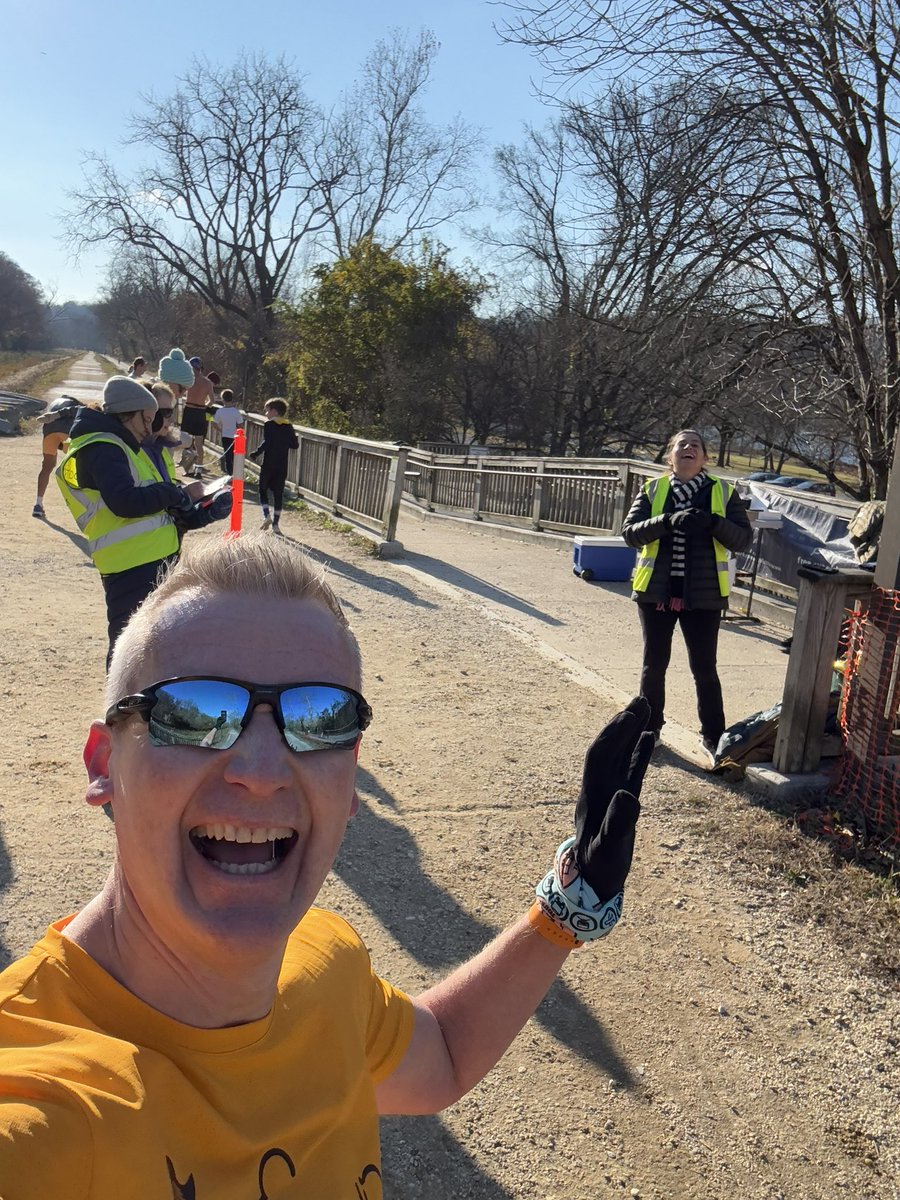CJ_UK's tweet photo. Saturday morning in Washington DC 🇺🇸 with @Helly_J_ & a trip to Fletcher’s Cove parkrun
What a welcoming & fun group of volunteers & locals 🧡 great out & back course + post parkrun cookies cakes & champers 🍪 🍰 🍾
#parkrunfun #parkruntourist #parkrunusa #fletcherscoveparkrun https://t.co/bjk7ciwHs4
