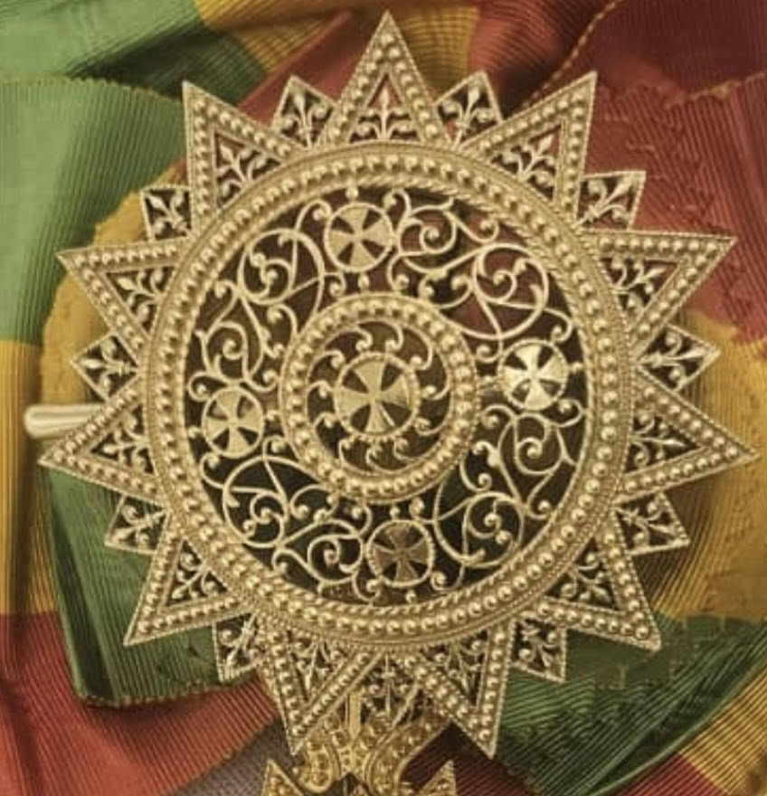 alulapan's tweet photo. The auctioneers claim it was sold before and not claimed. The reason no doubt since the central cross and the 4 crosses have been defaced no doubt to hide its identity! Compare original with auction @UNESCO_Addis @ArtRestitution @OpenRestitution @SwissAddisAbaba @mfaethiopia https://t.co/42Nhhp5JbL